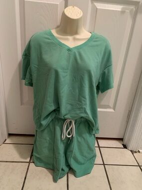 Women’s Relaxed V-Neck Tee and Drawstring Shorts Set - Mint Small